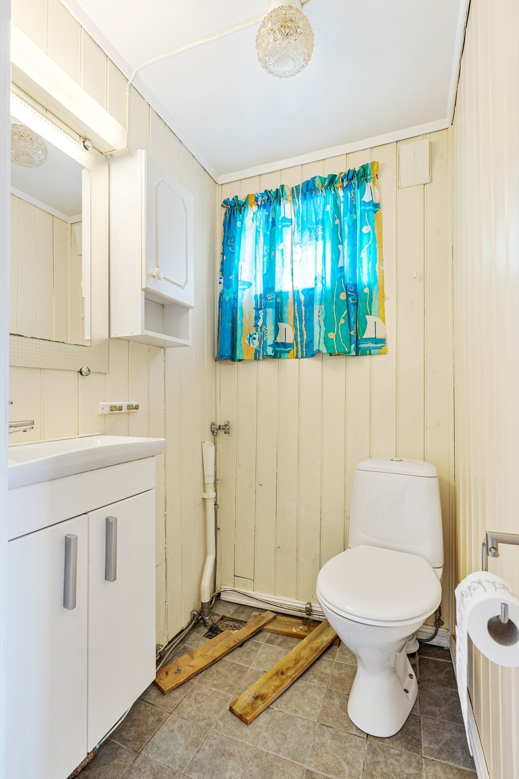 Toalettrom, opplegg for vaskemaskin Galleribilde