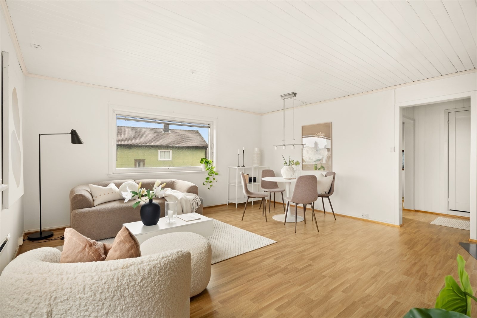 Selger opplyser om et årlig strømforbruk på ca. 3 286 kWh for 2024 og ca. 5 667 kWh hittil i 2025 (pr. 15.12.2025). Galleribilde