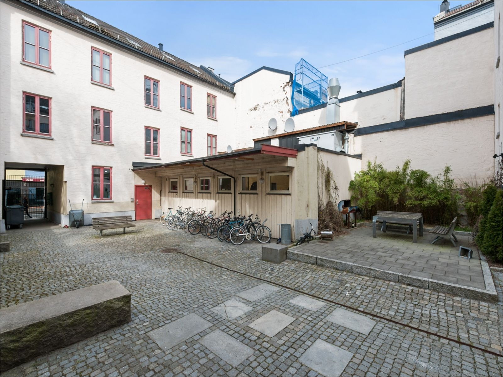 Trivelig bakgård Galleribilde