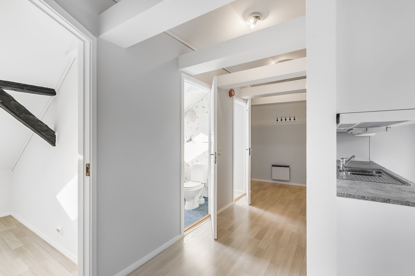 Gang. Bad i midten, og sov på hver sin side. Galleribilde