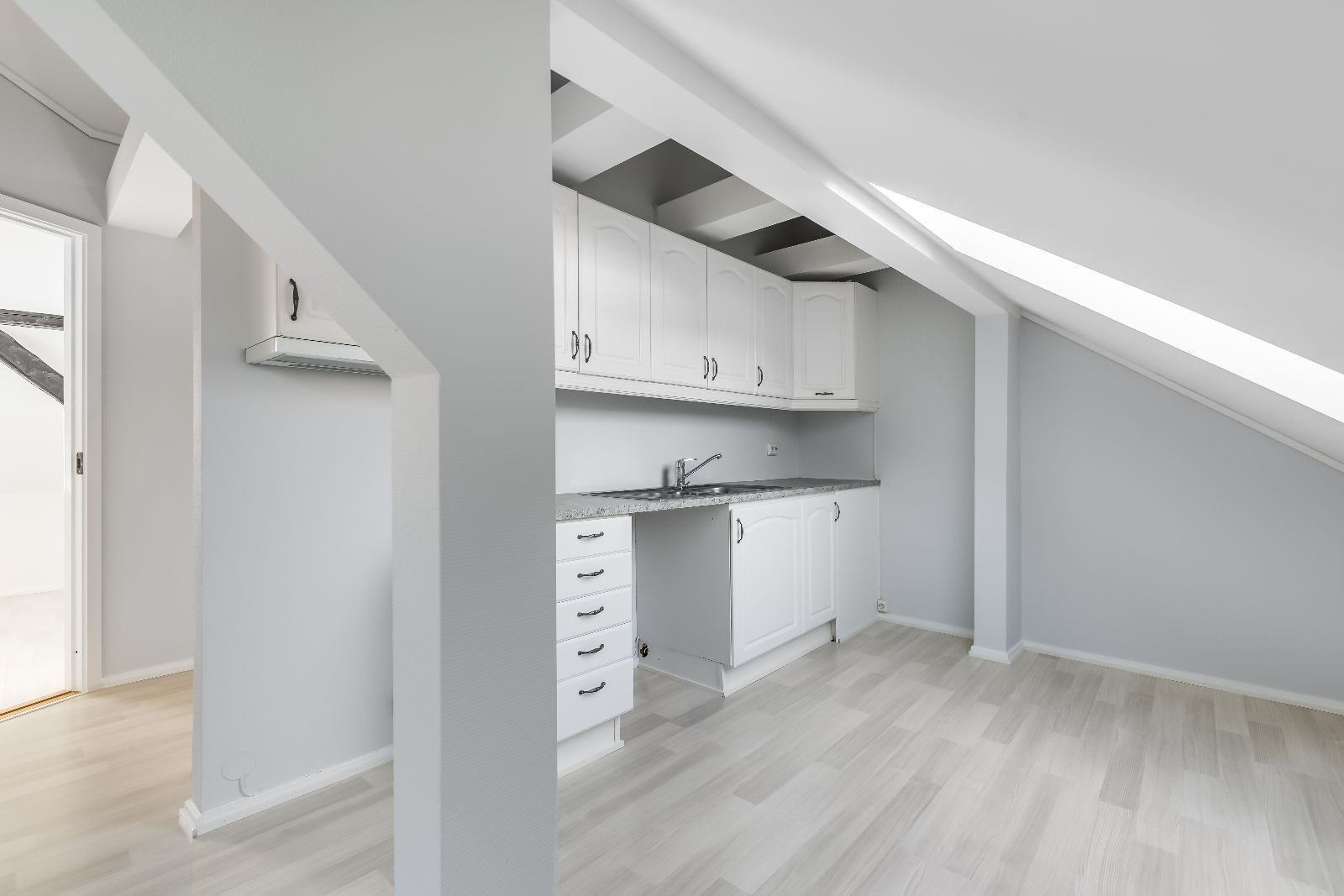 Lyst og pent kjøkken Galleribilde