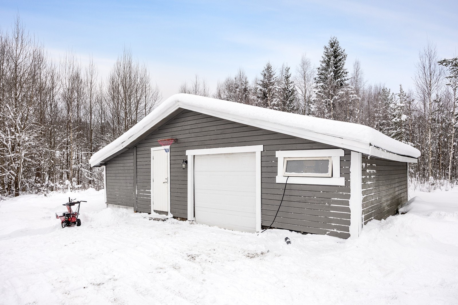 Frittstående garasje. Galleribilde