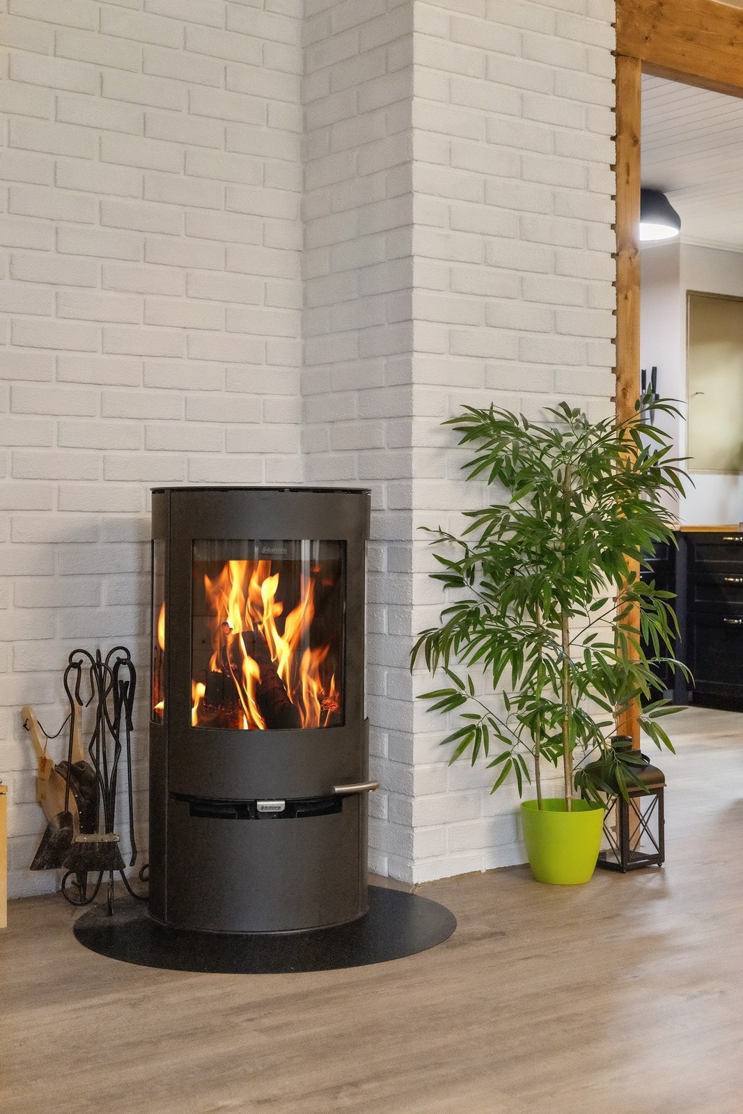 I stuen er det vedovn for vedfyring. Galleribilde