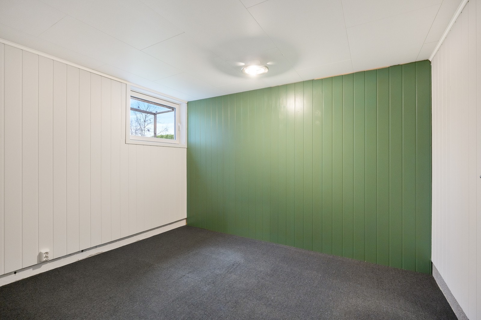 Innredet rom i kjeller (ikke godkjent rom for varig opphold). Galleribilde