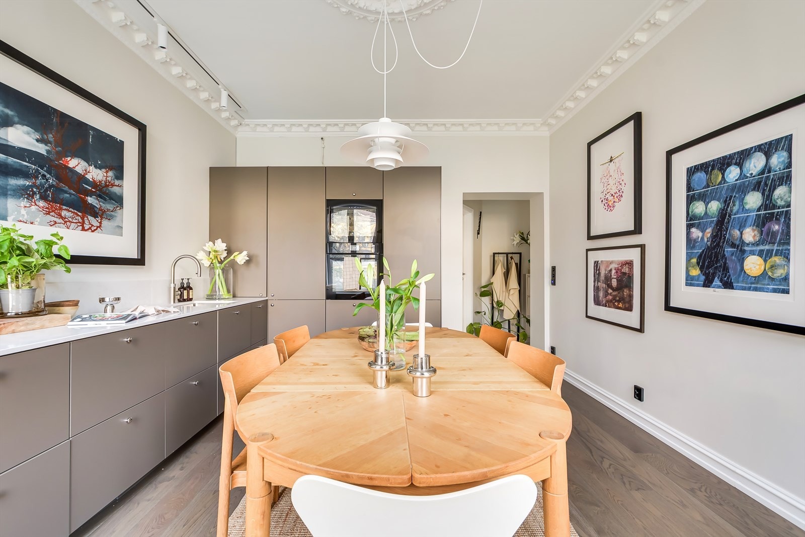 Det er også god plass til sittegruppe Galleribilde