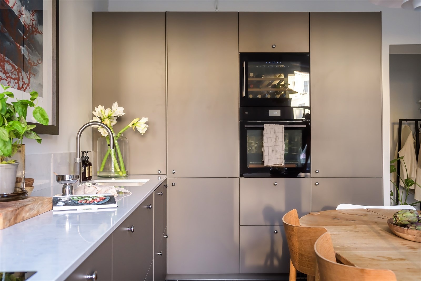 Masse skap og benkeplass Galleribilde