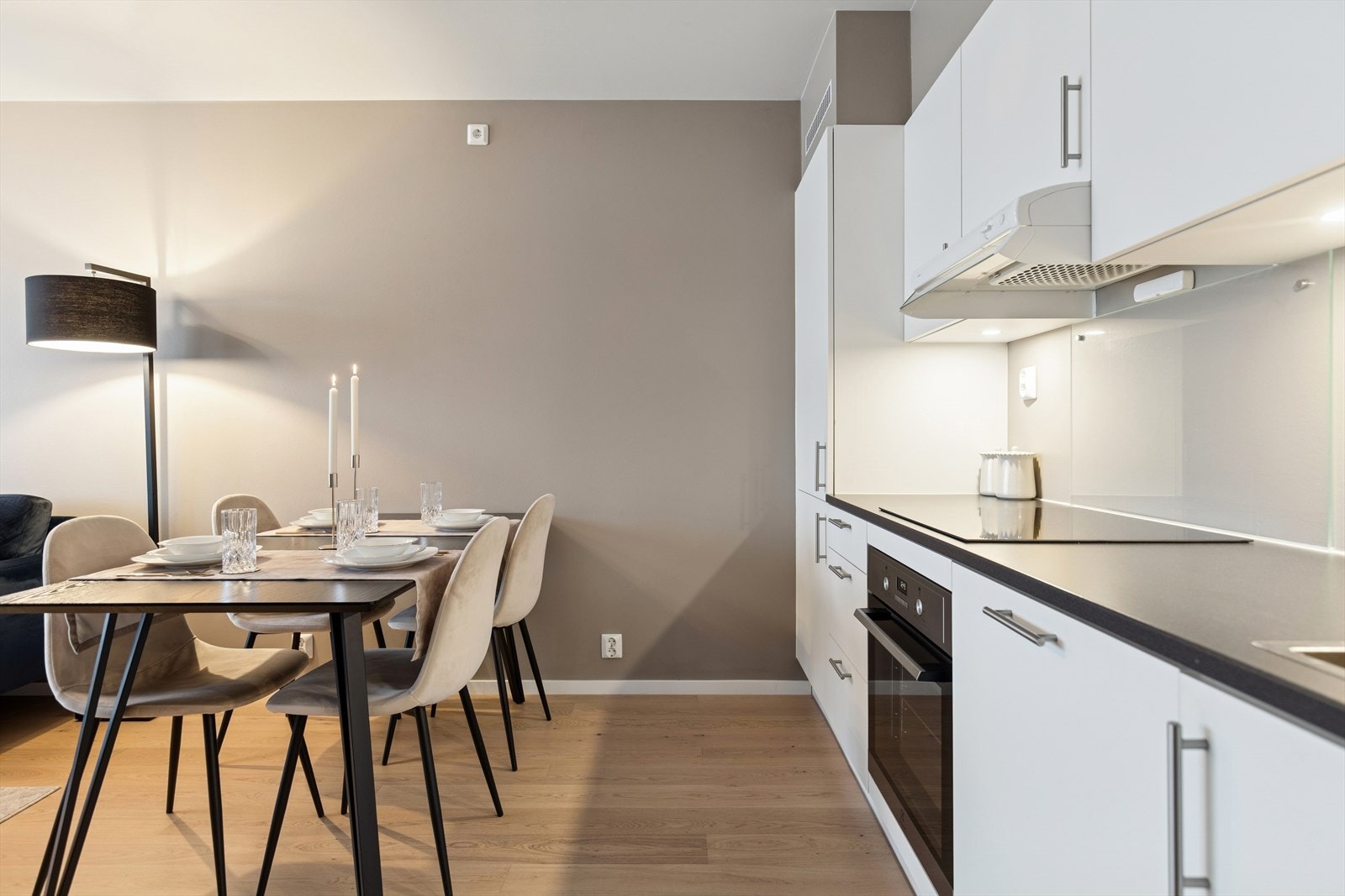 Her er det god plass til hyggelige måltider og sosialt samvær. Galleribilde