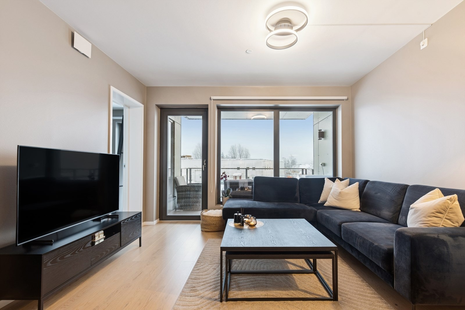 Dette er en lekker og moderne 2-romsleilighet med balkong. Galleribilde