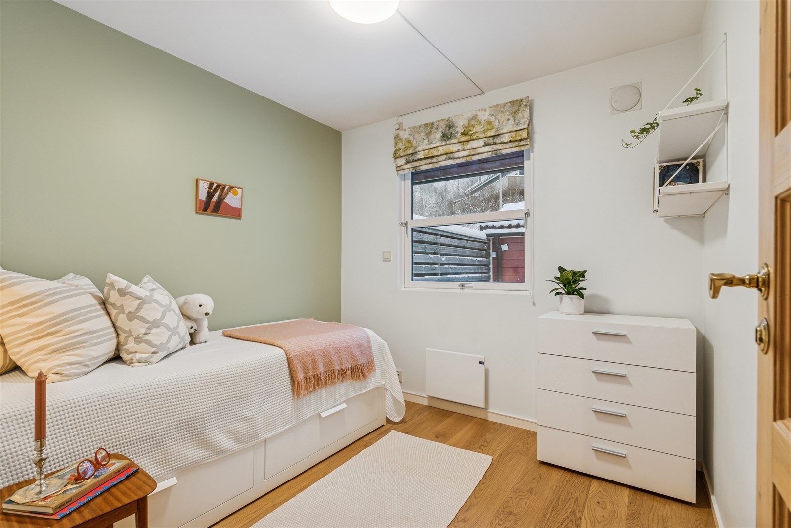 Soverom nr. 1 (1.etg.) passer perfekt som barnerom, gjesterom eller kontor Galleribilde