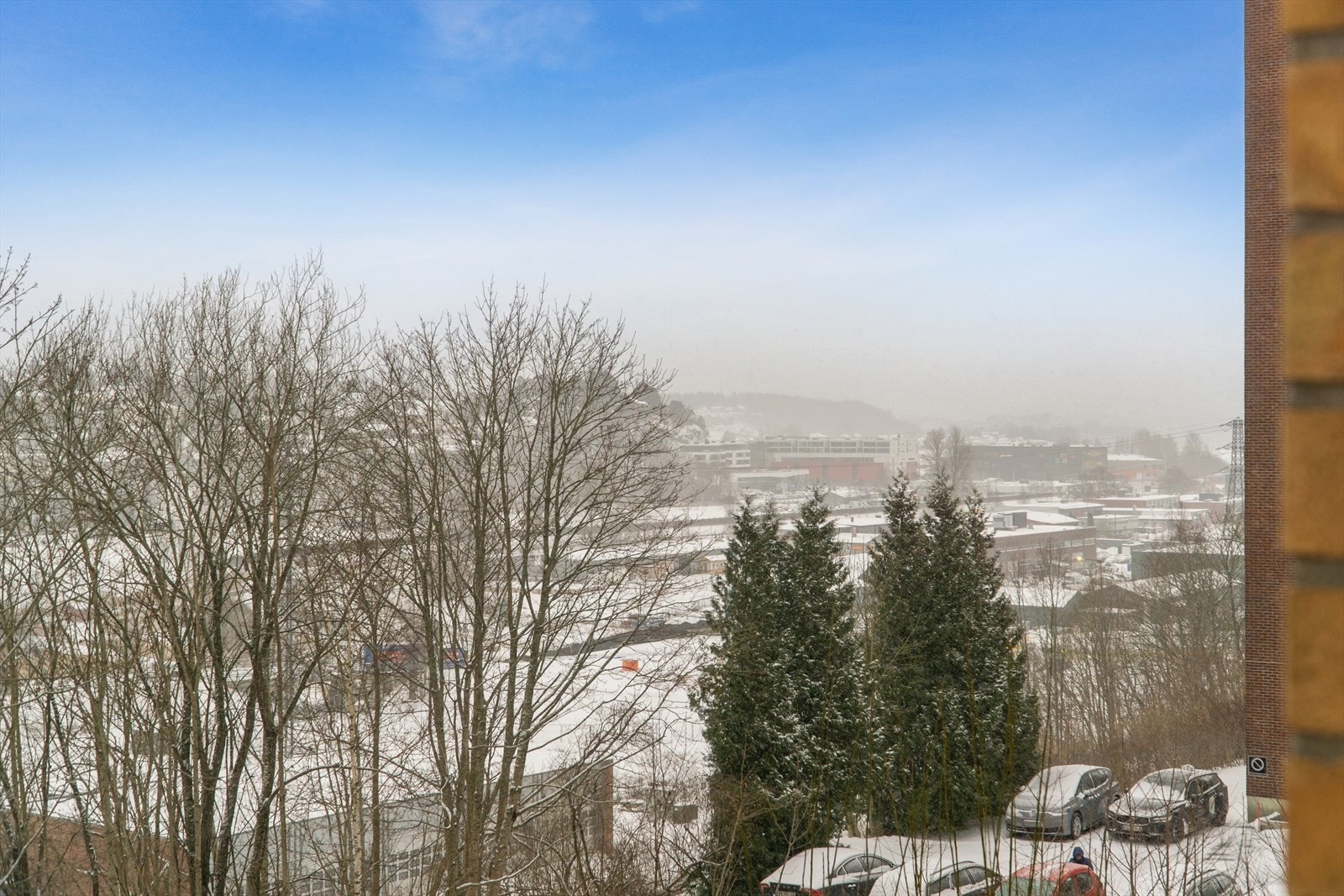 Leilighet i et rolig og trygt nabolag med kort avstand til skoler, barnehager og offentlig transport. Galleribilde
