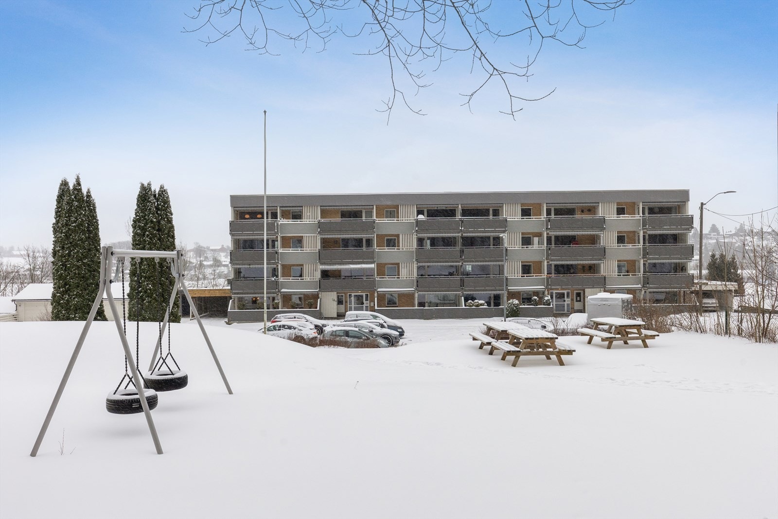 Velkommen til Lia Borettslag! Barnevennlig og solrikt beliggende og kort gange til barnehage og skoler. Her er det fint å bo! Galleribilde