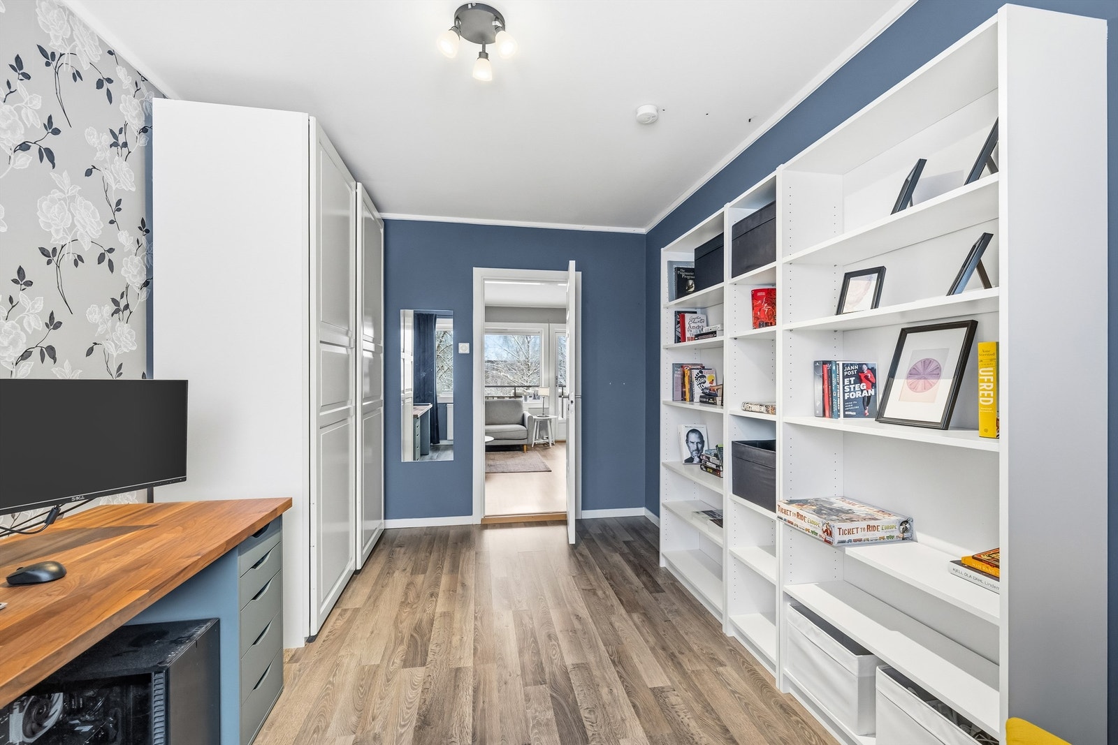 Godt med garderobe- og hylleplass Galleribilde