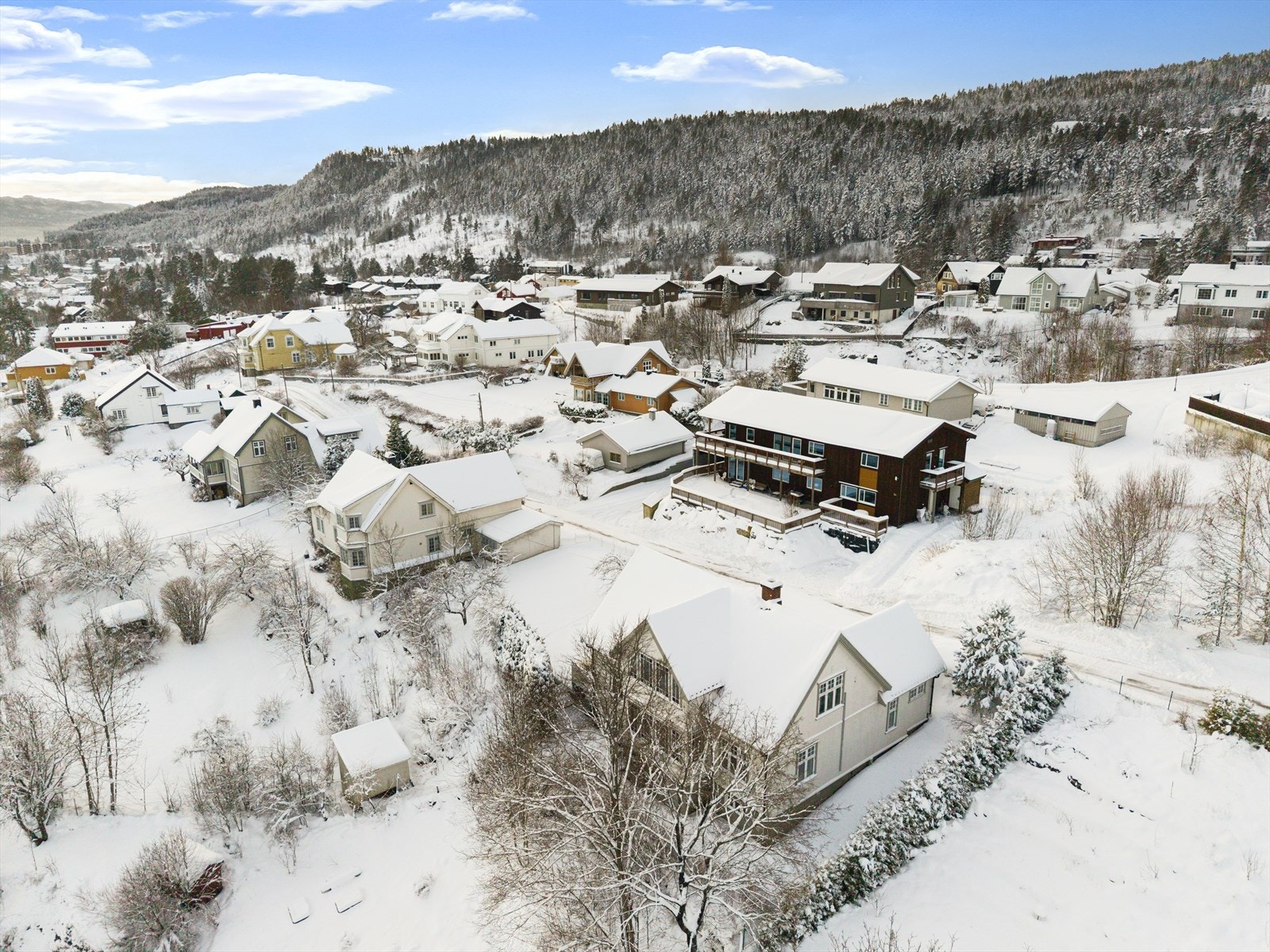 En stille og rolig blindgate med trafikk primært bare for de nærmeste naboene. Galleribilde