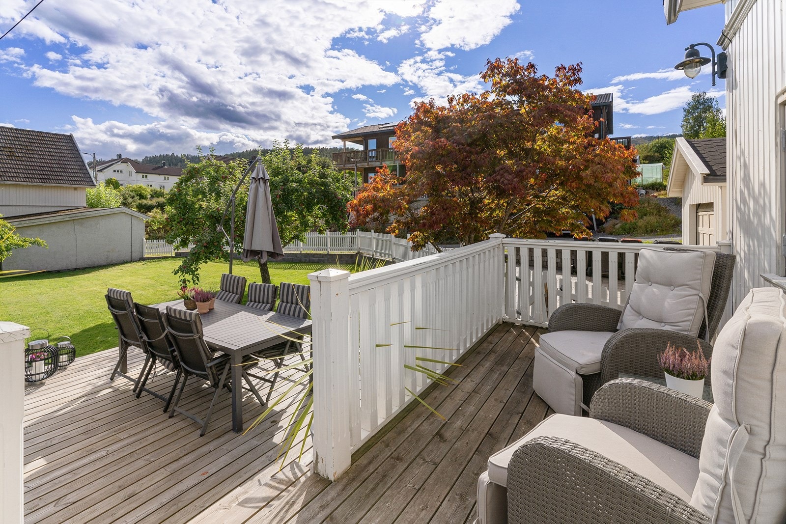 Skjermet og trivelig, med lang solgang gjennom dagen og ettermiddagen. Galleribilde