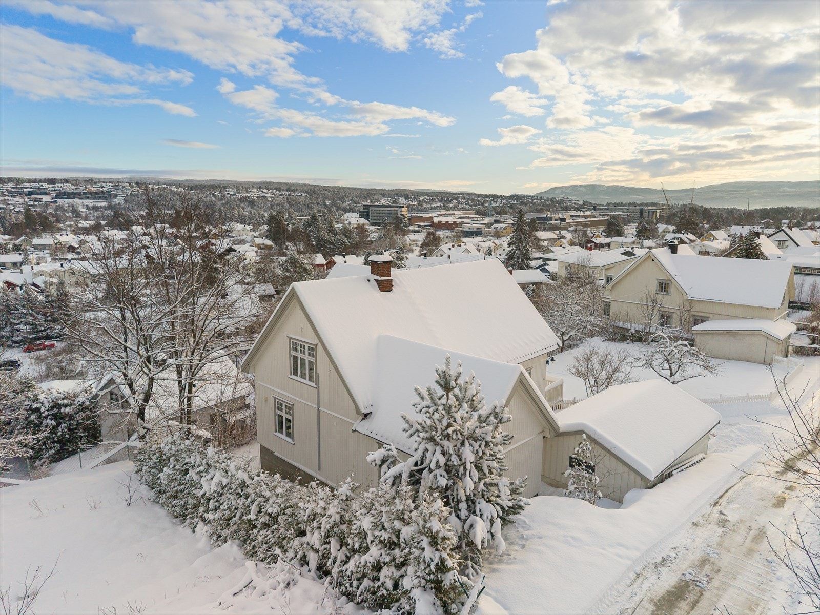 Brannstige montert på yttervegg for soverommene i andre etasje. Galleribilde