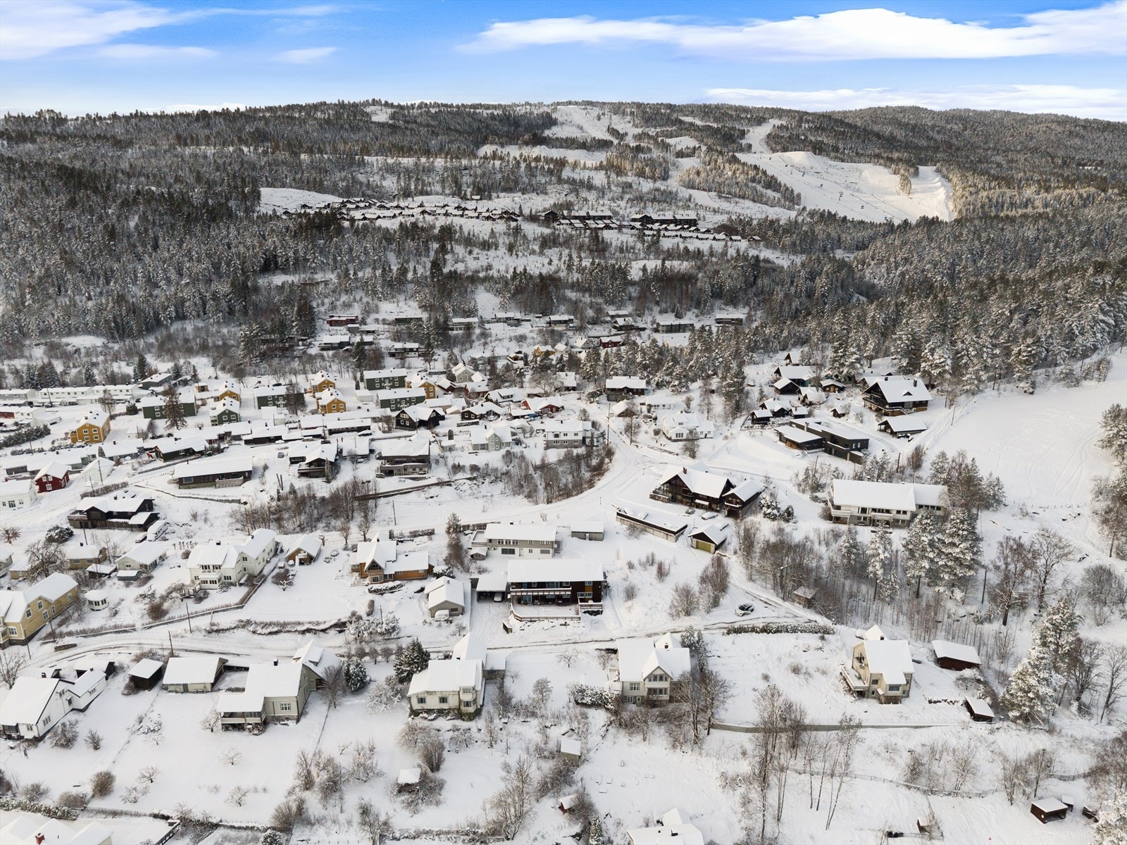Kort vei til marka, med flotte turstier i det gamle seterlandskapen rundt Kronene i håvet, Perseløka og videre innover i Funkelia. Galleribilde