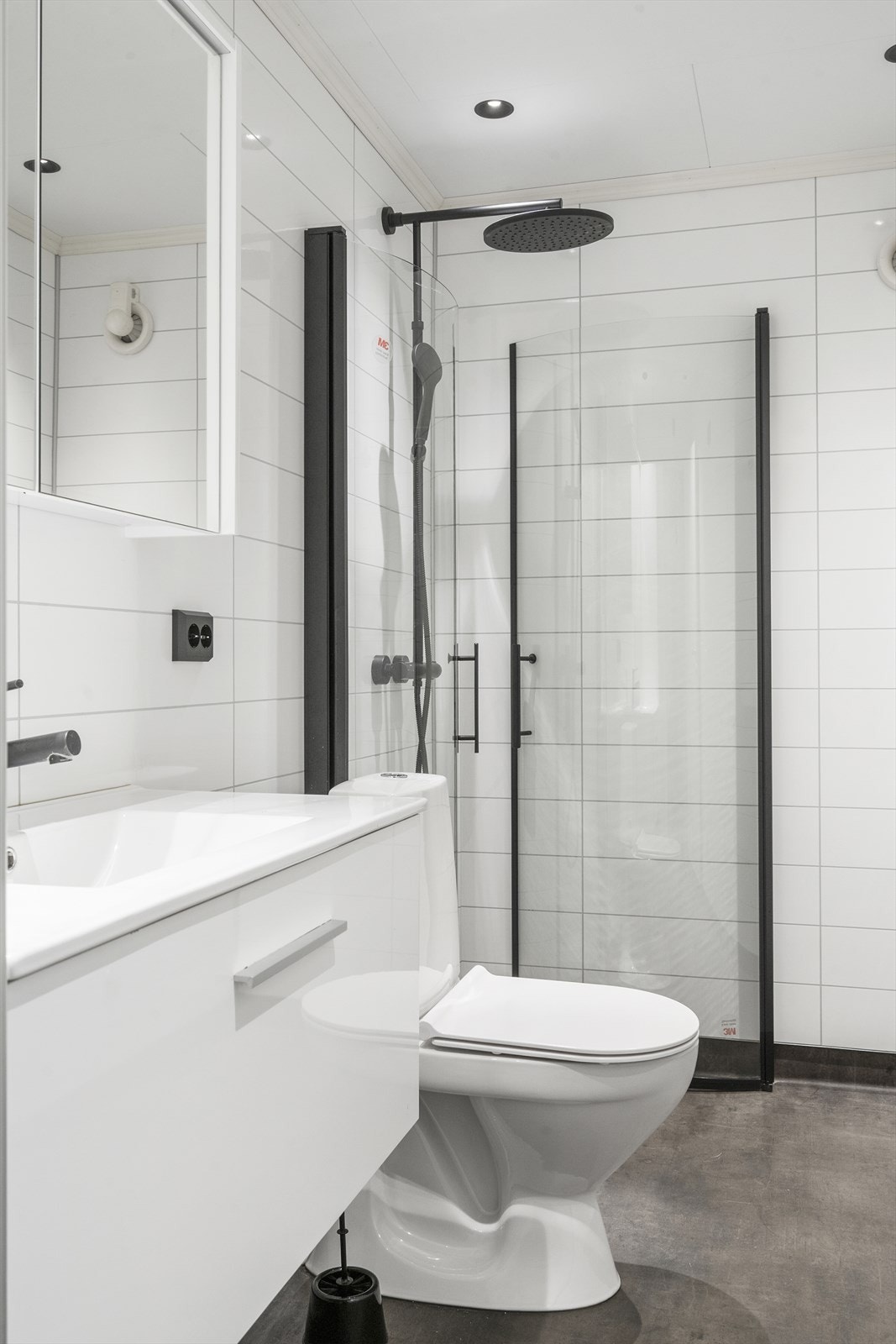 Varme i golvet og LED-spottar i himling Galleribilde