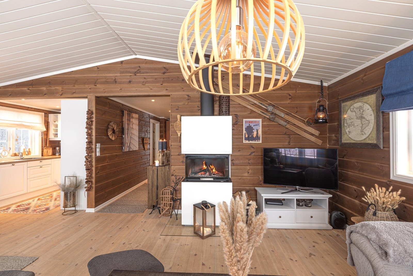 Peis med innsats gir effektiv oppvarming i stuen. Galleribilde