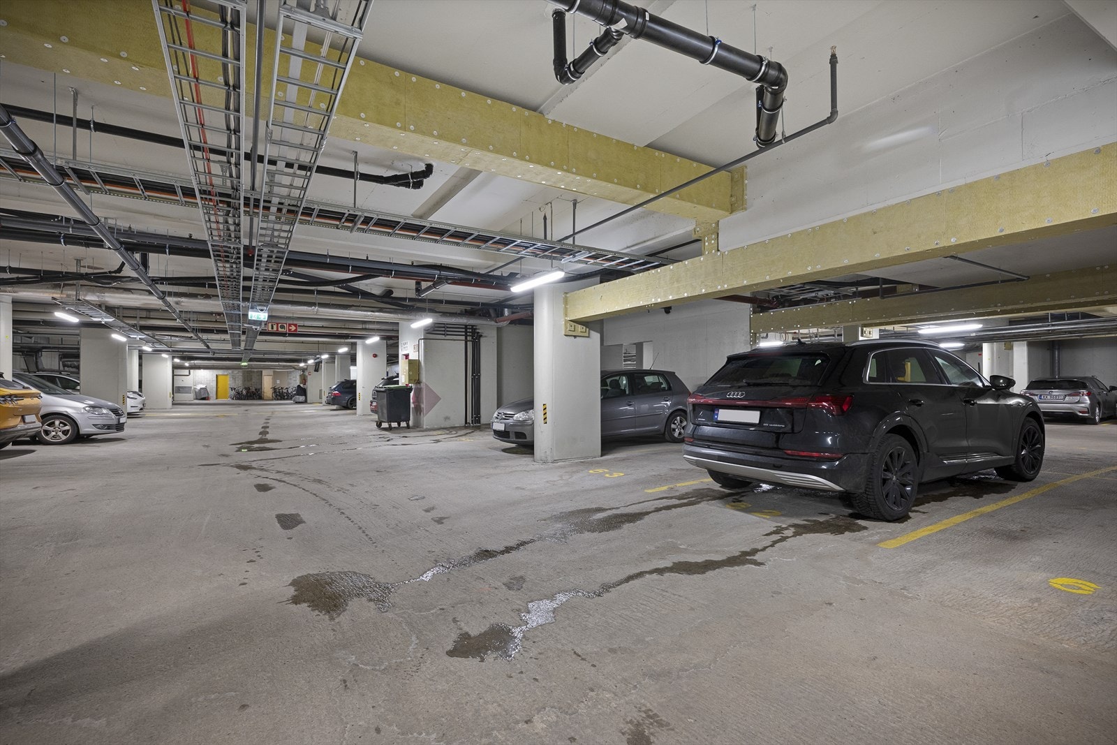 En fast parkeringsplass i garasjeanlegg Galleribilde