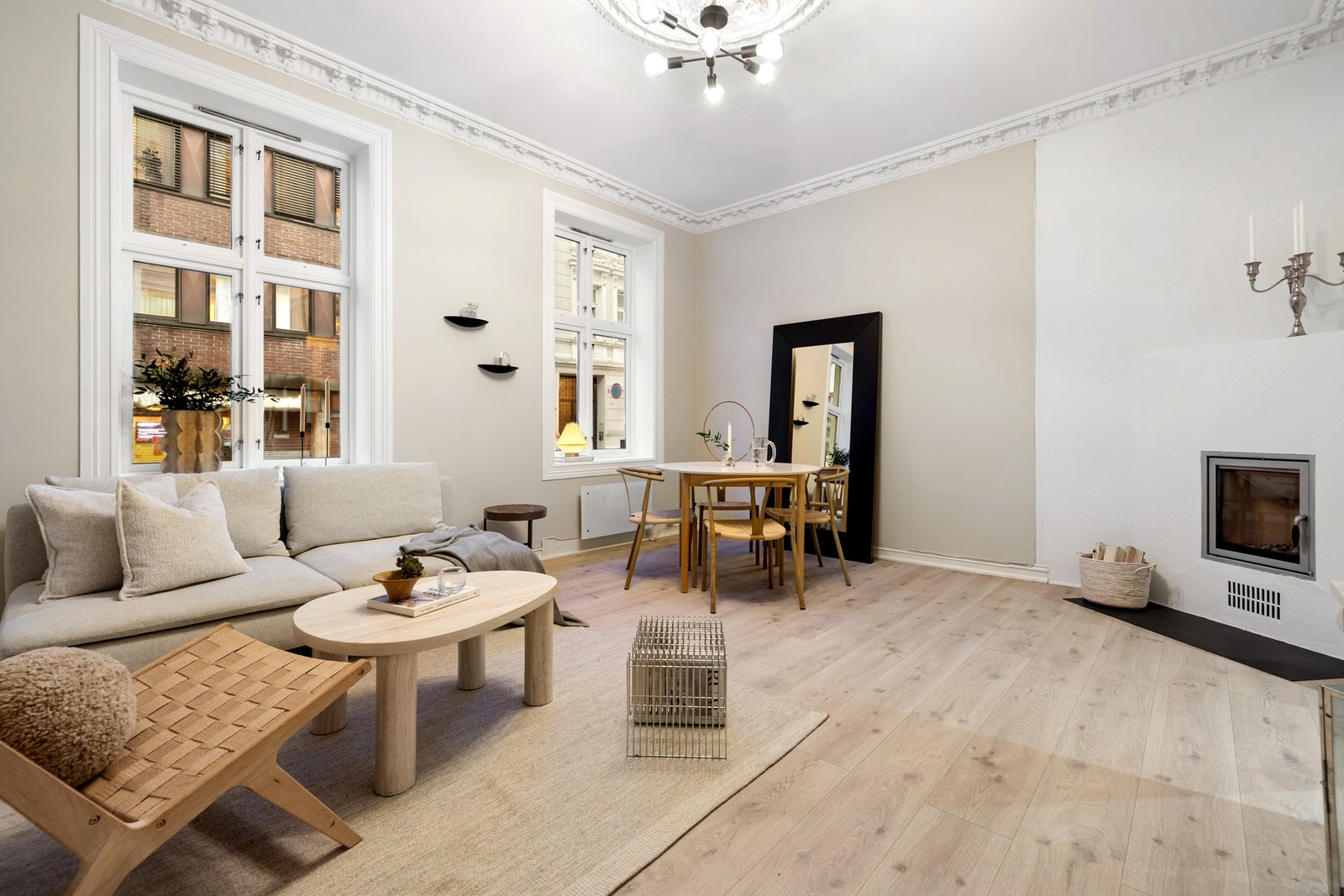 Velkommen til Bergsliens gate 14 - En attraktiv og gjennomgående 2-roms selveierleilighet med sentral beliggenhet og klassiske detaljer Galleribilde