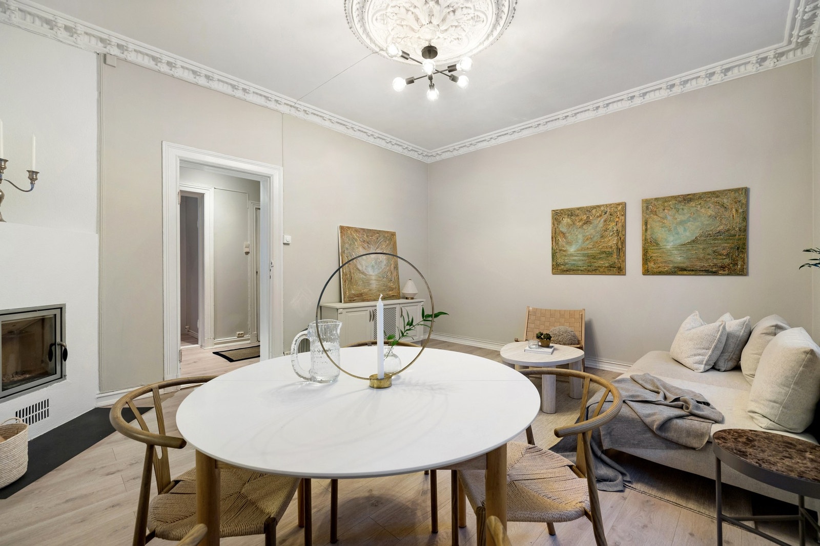 Her har du en gjennomgående planløsning som skaper en god atmosfære Galleribilde