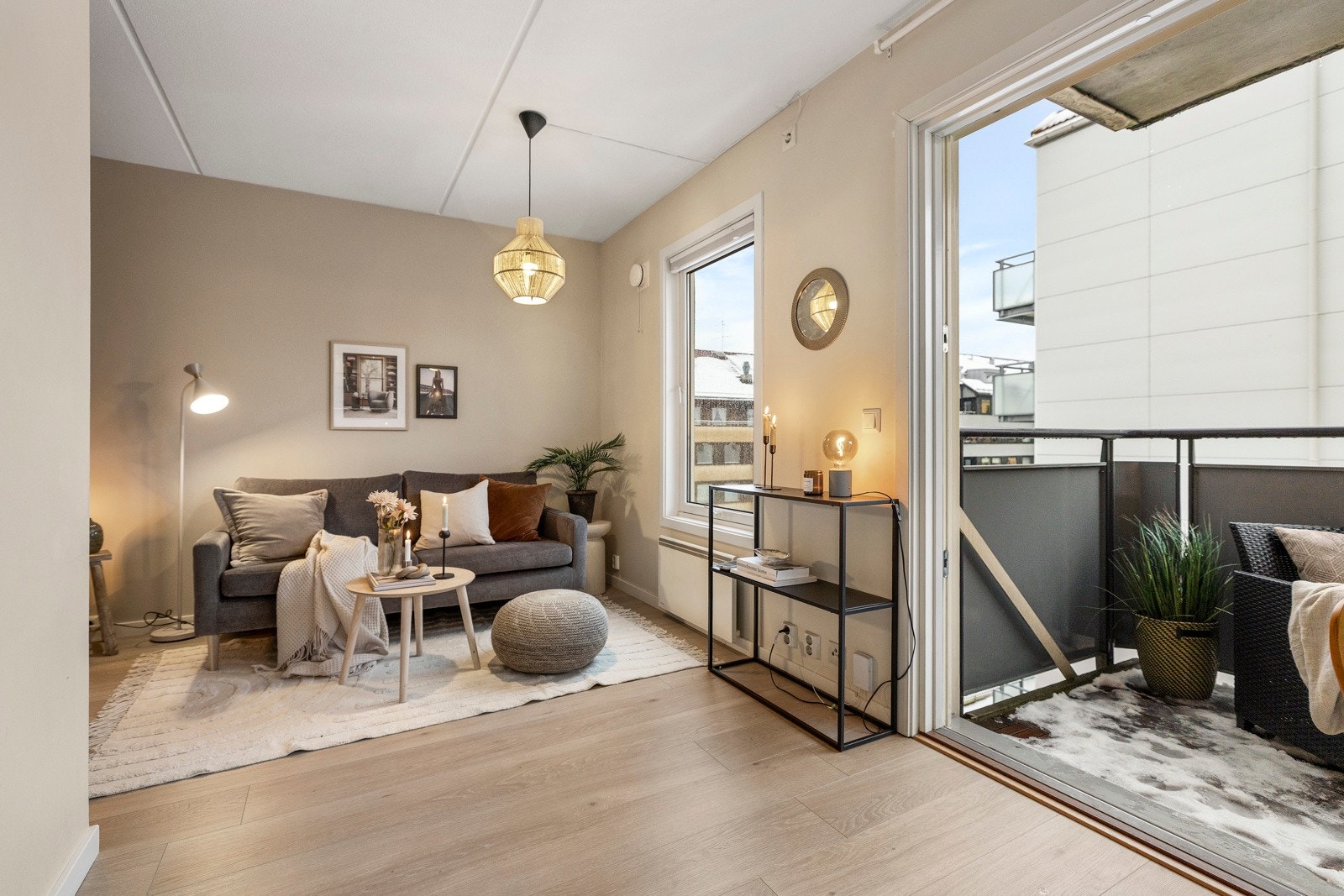 Velkommen inn i en gjennomført og elegant 1-roms leilighet hvor hver detalj er nøye gjennomtenkt. Galleribilde