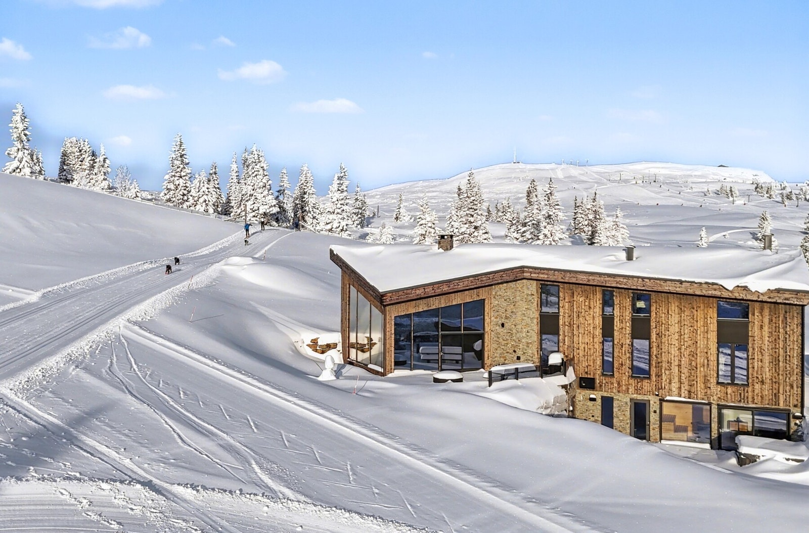 Bilde viser hvor skiløypene starter, like utenfor hyttaBilde viser hvor skiløypene starter, like utenfor hytta Galleribilde