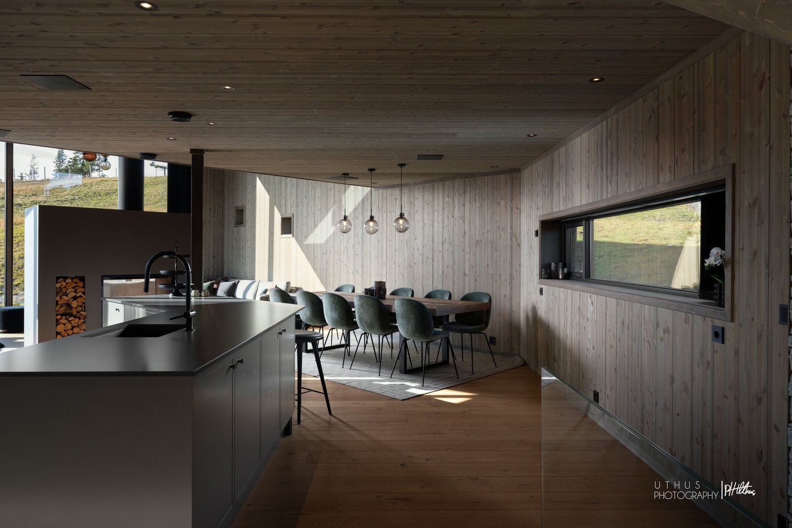 Stor spisegruppe for små og store lag. Galleribilde