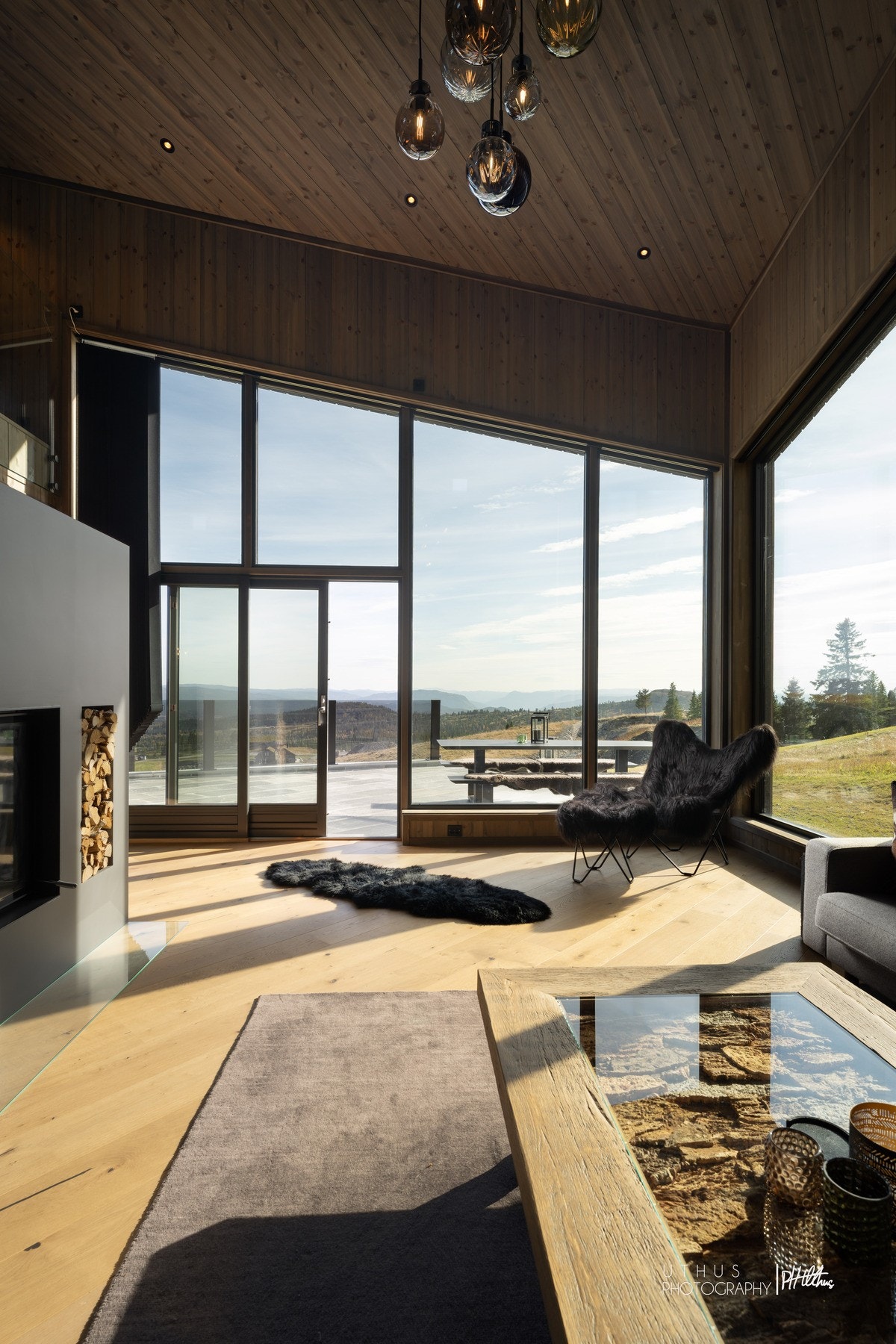 De store vinduene rammer inn den flotte utsikten. Galleribilde