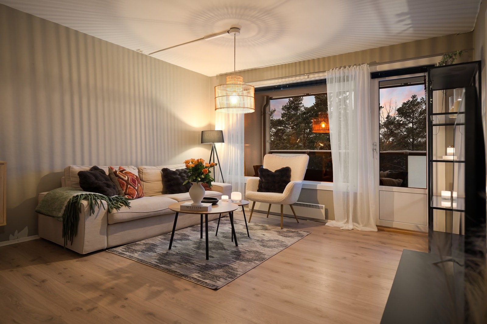 Leiligheten har lyse og nøytrale overflater. Galleribilde