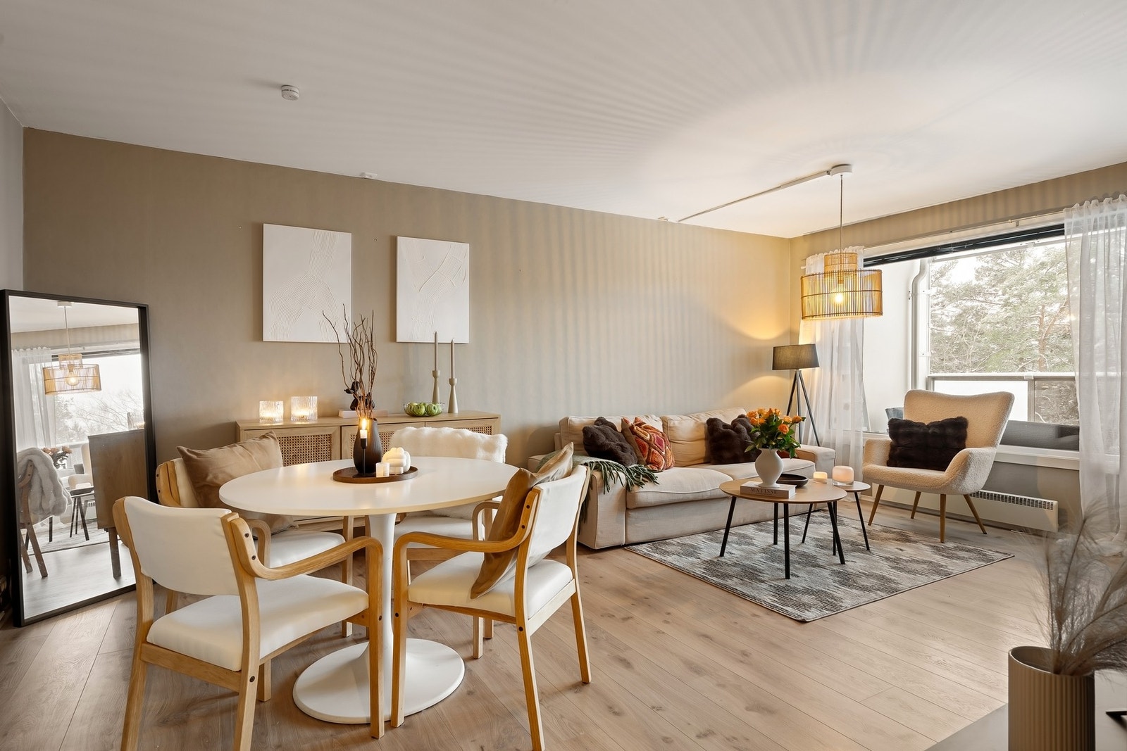 En koselig stue som innbyr til kvalitetstid med familie og venner. Galleribilde