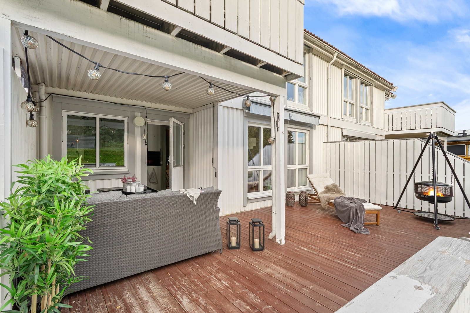 Fra stuen er det direkte utgang til en skjermet, terrasse med ypperlige solforhold. Galleribilde