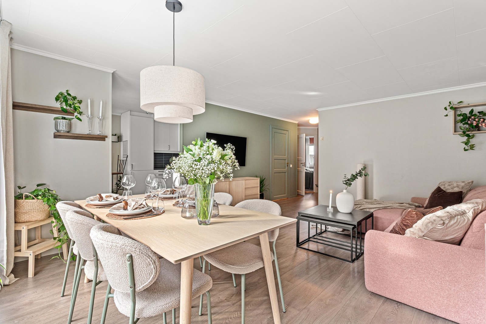 Delvis åpen kjøkkenløsning. Galleribilde