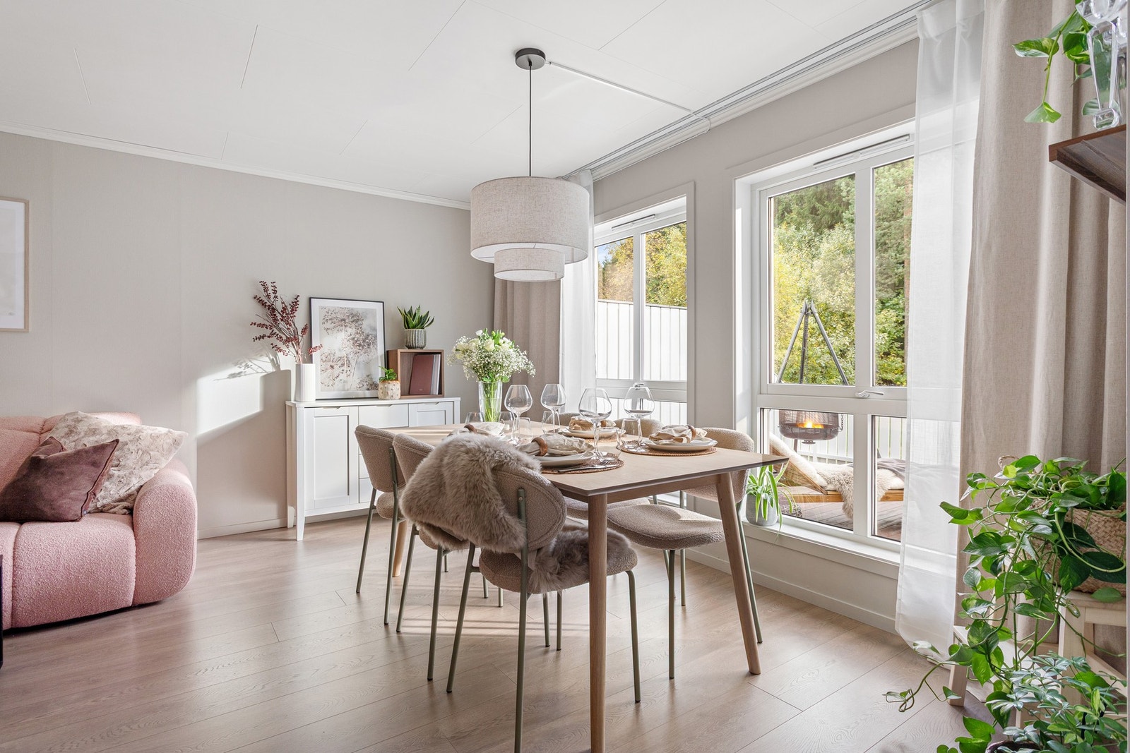 God plass til ønskede sittegrupper samt bordløsninger. Galleribilde