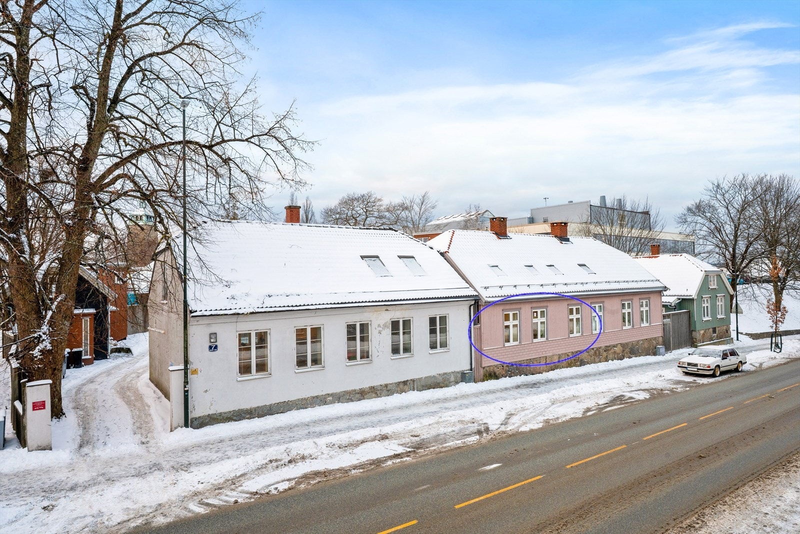 Sjarmerende 2-roms (opprinnelig 3-roms) beliggende i høy 1. etasje. Galleribilde