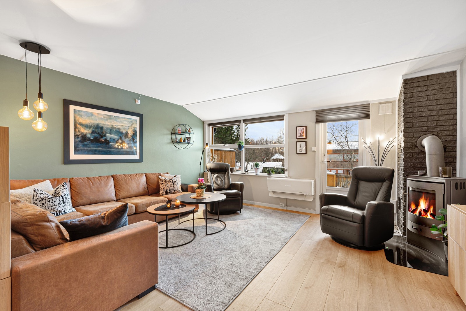 Et pent og romslig rekkehus over 2 plan. Galleribilde