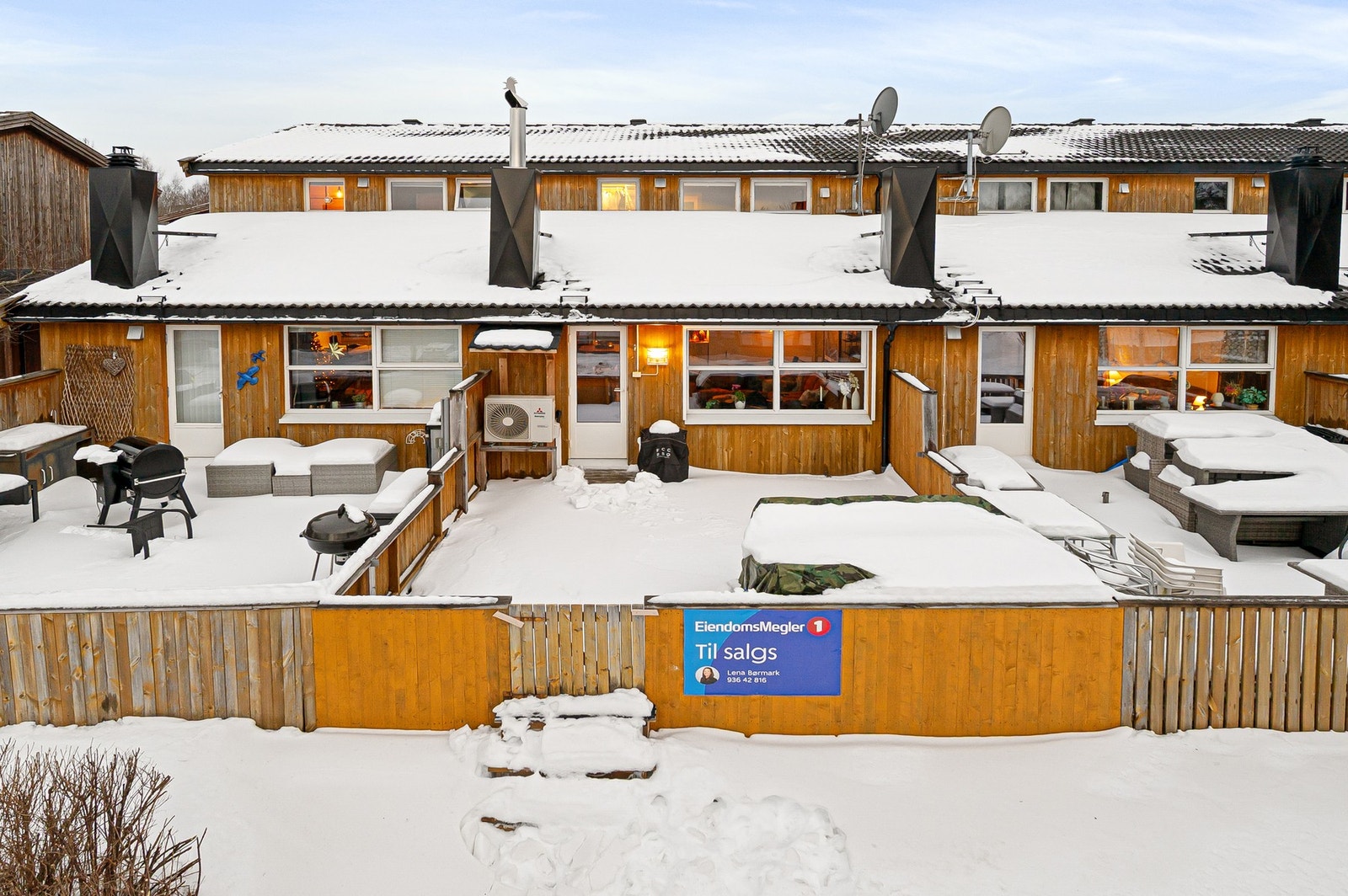 Rekkehuset har en fin beliggenhet i i feltet i et tun uten gjennomkjøring. Galleribilde