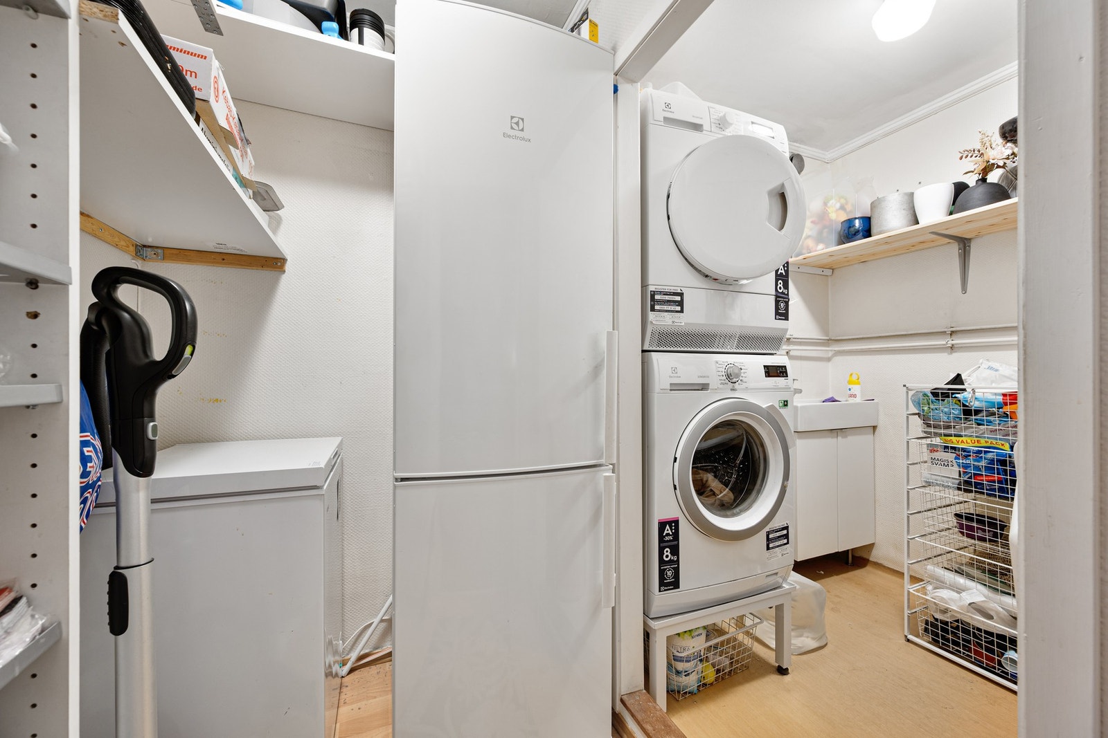 Praktisk bod og vaskerom nede i 1.etasje. Galleribilde