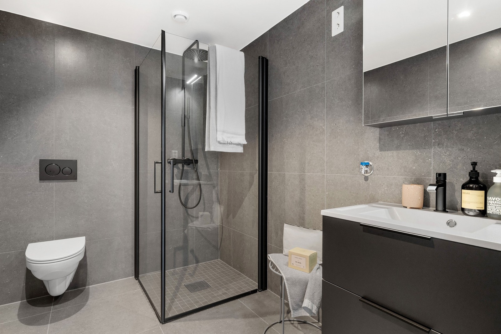 Lekkert flislagt bad med rainfalldusj -
Bildene er fra prosjektsalget 2021 Galleribilde