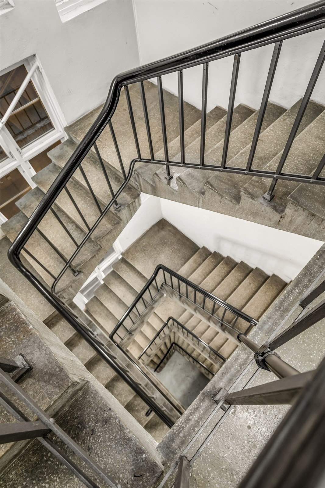 Felles trappeløp mellom etasjene. Galleribilde