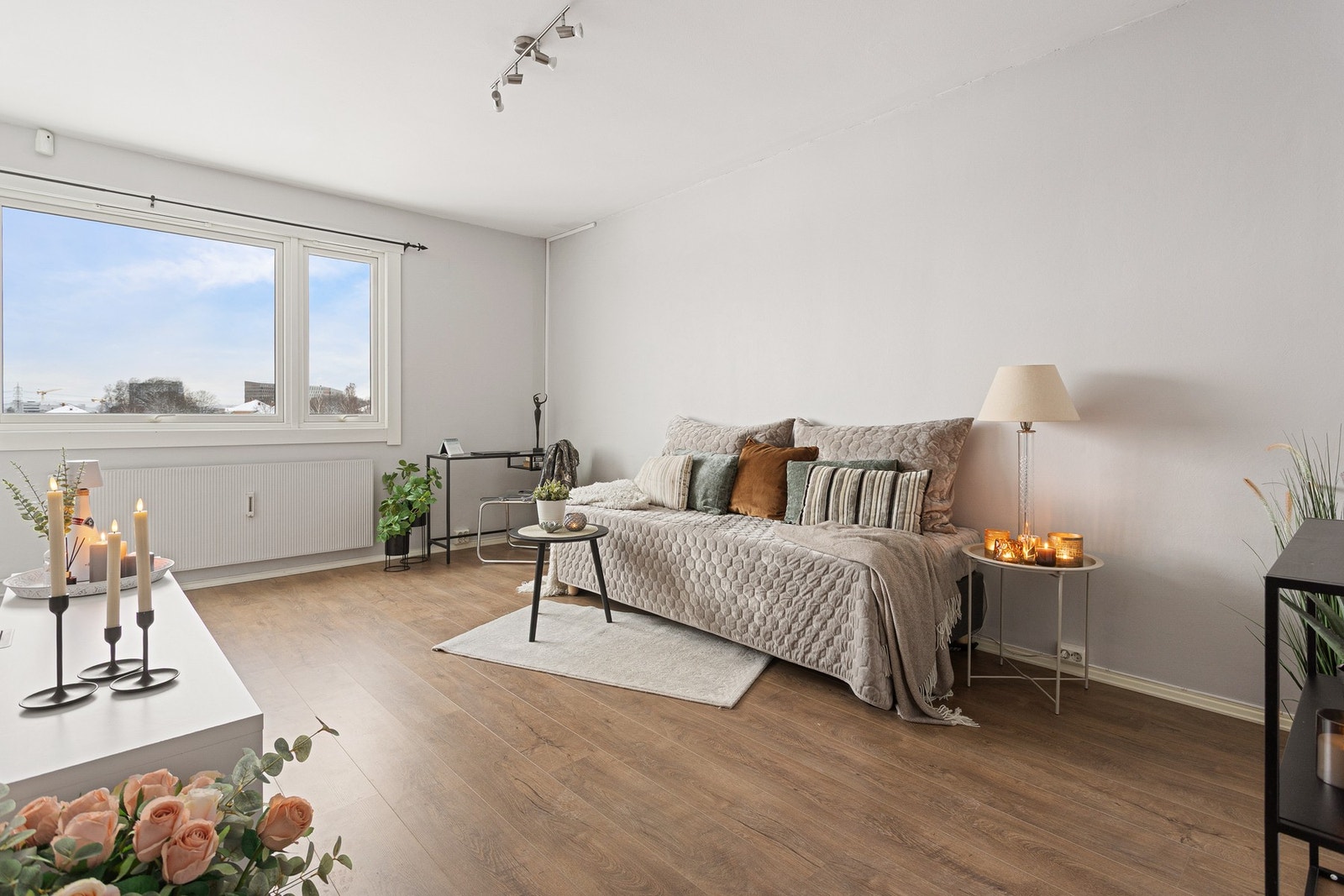 Velkommen til
Teisenveien 43 - Presentert av Christer Sebbah ved EIE Løren. Foto: Hanne Cecilie Sætre v/
StudioSaetre. Galleribilde