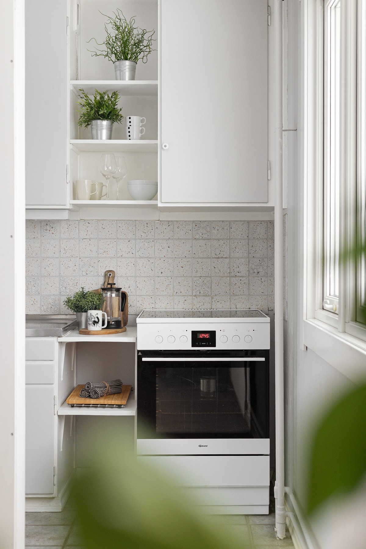 Komfyren og vaskemaskinen medfølger. Galleribilde