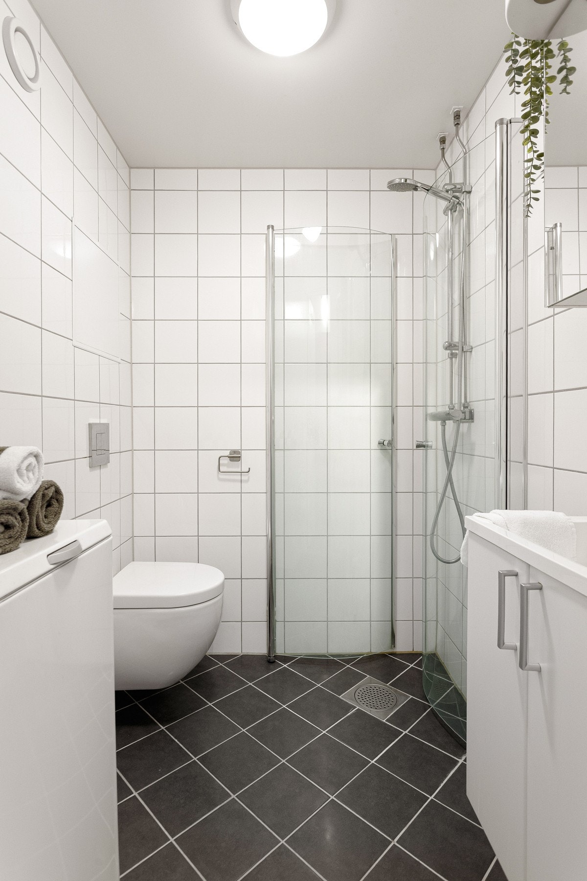 Delikat bad/wc som ble pusset opp i regi av borettslaget i 2018. Galleribilde