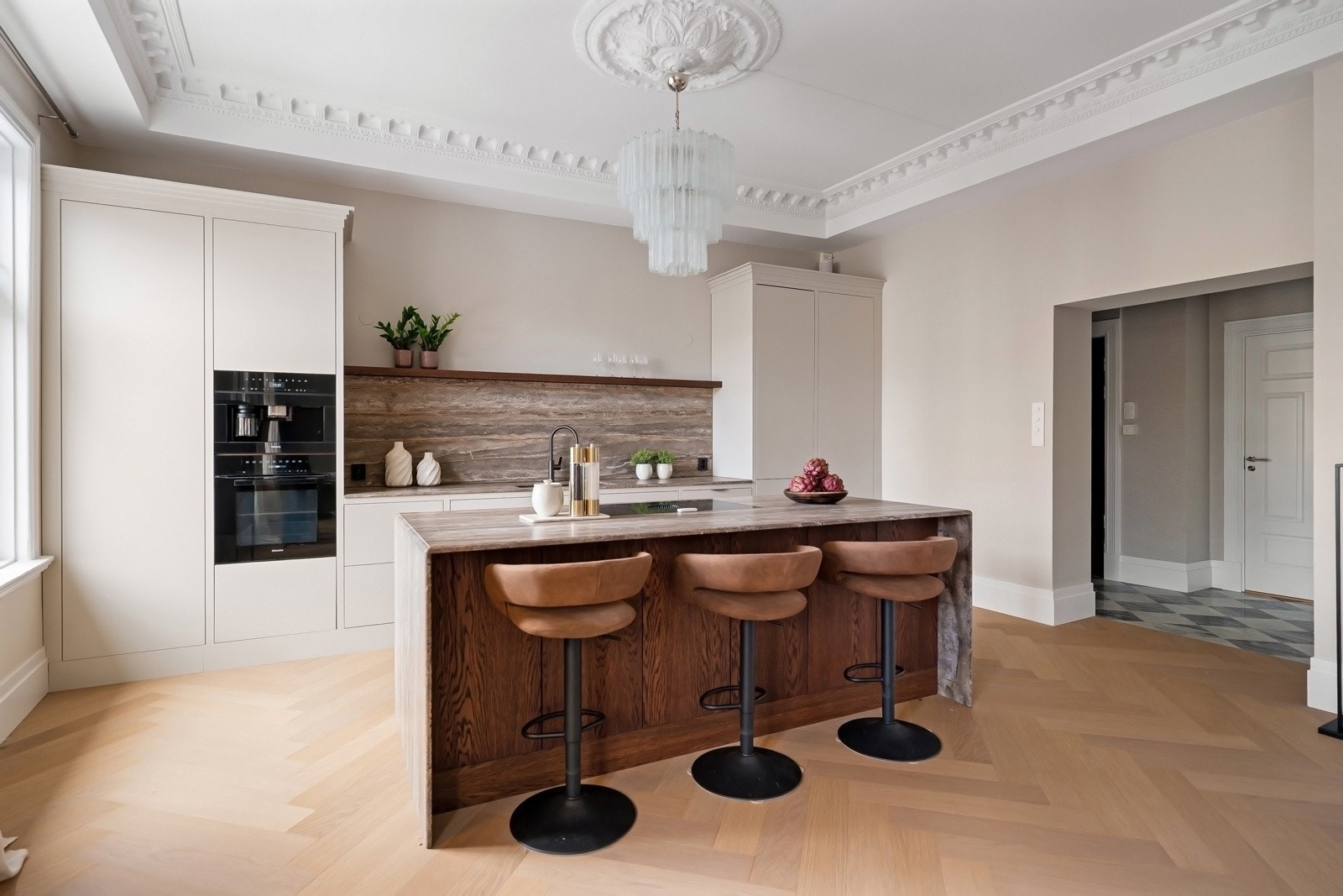 Kjøkkenet er utstyrt med Bora Pure X koketopp med kullfilter, toppmodellen fra Bora, som kombinerer funksjonalitet og moderne design Galleribilde