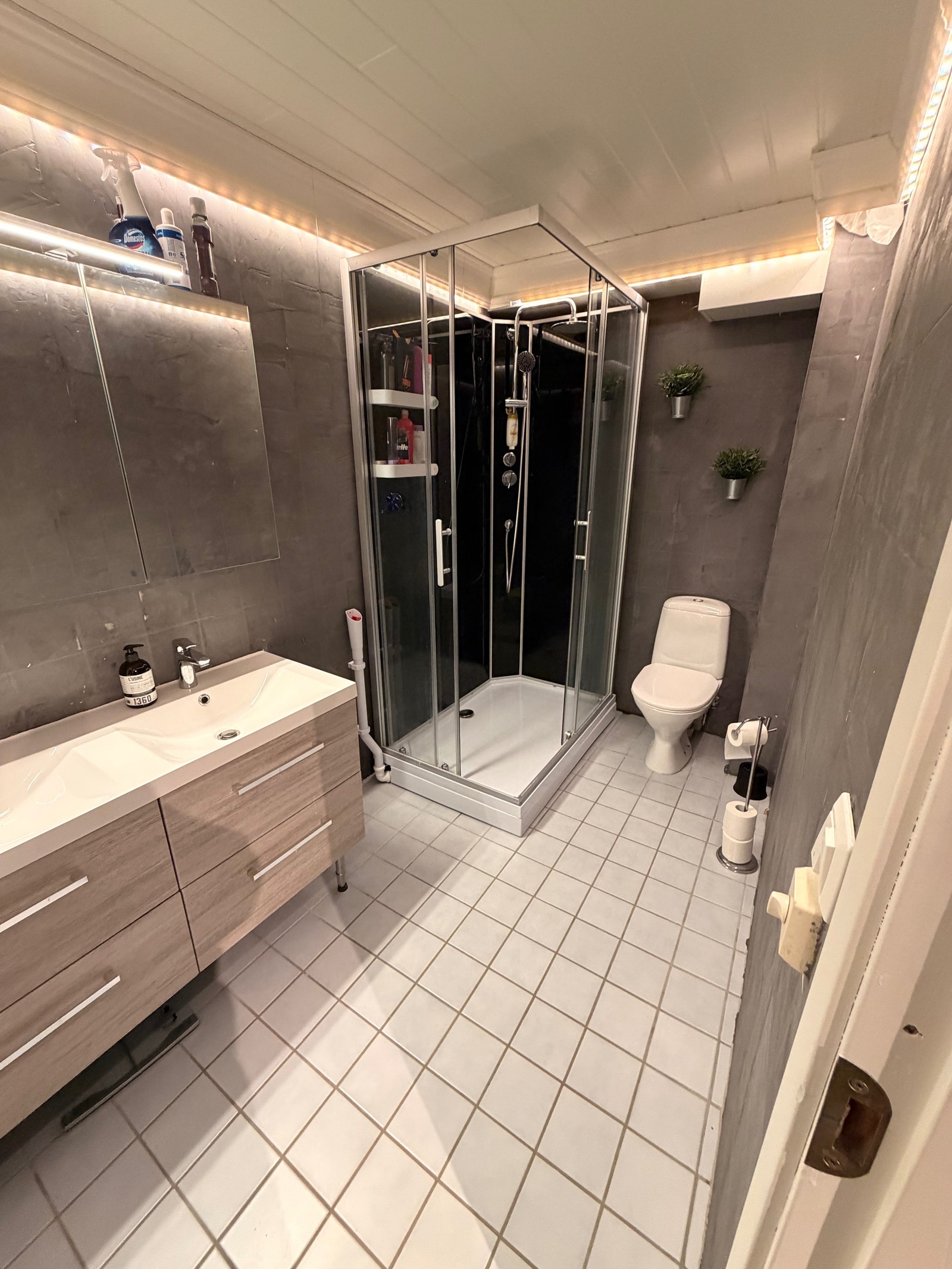 Bad, stor dusj på 120x80 Galleribilde