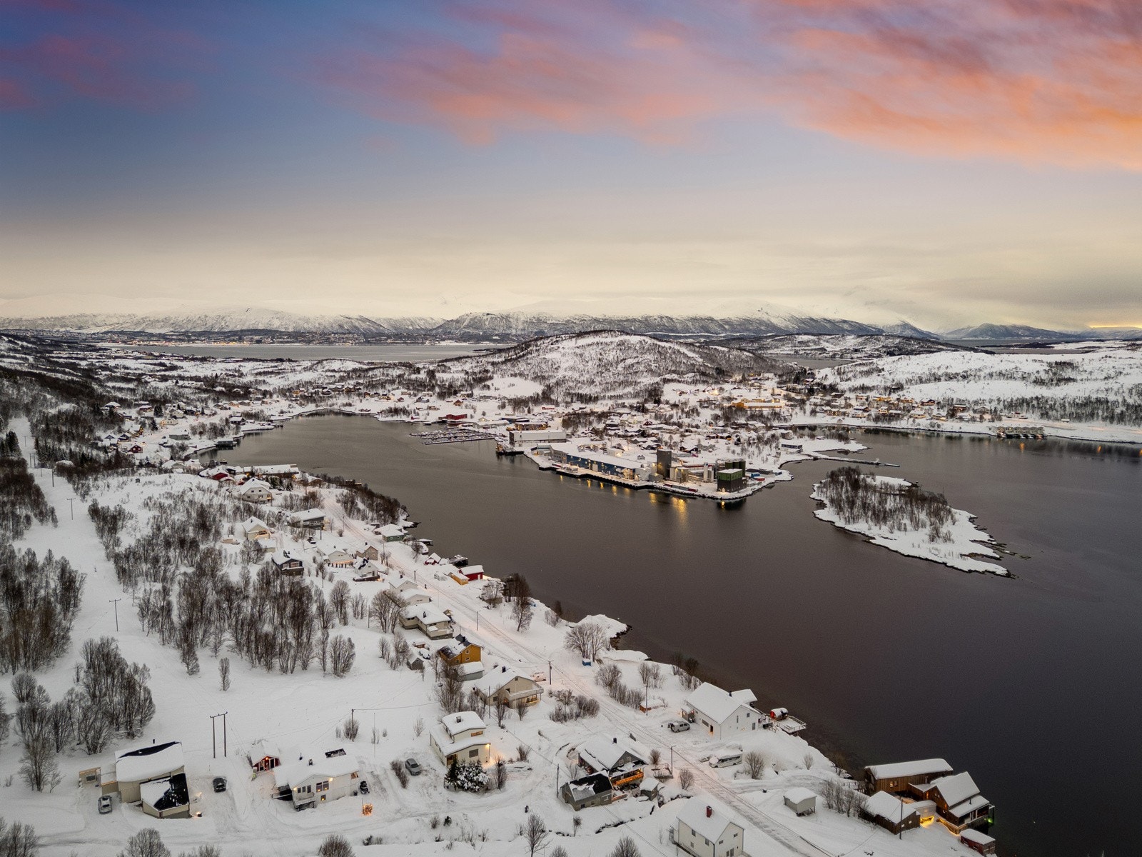 Flott beliggenhet med ca. 20 minutter kjøring til Giæverbukta/Jekta.