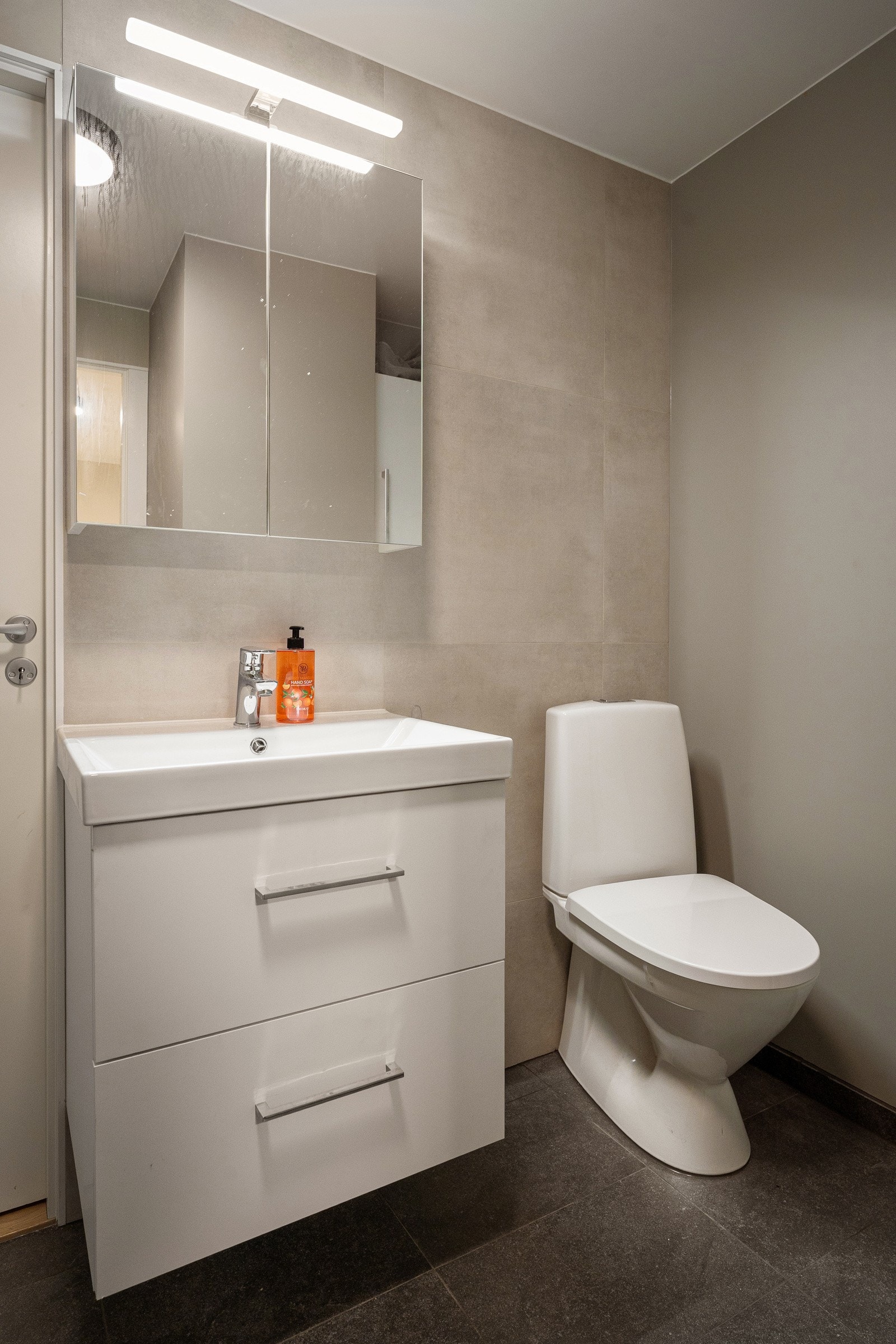 Oppbevarigsplass i servant.