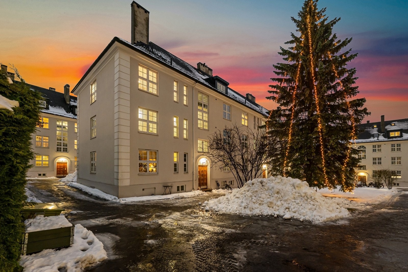 Leiligheten ligger i et meget populært område, sentralt og likevel tilbaketrukket fra støy. Galleribilde