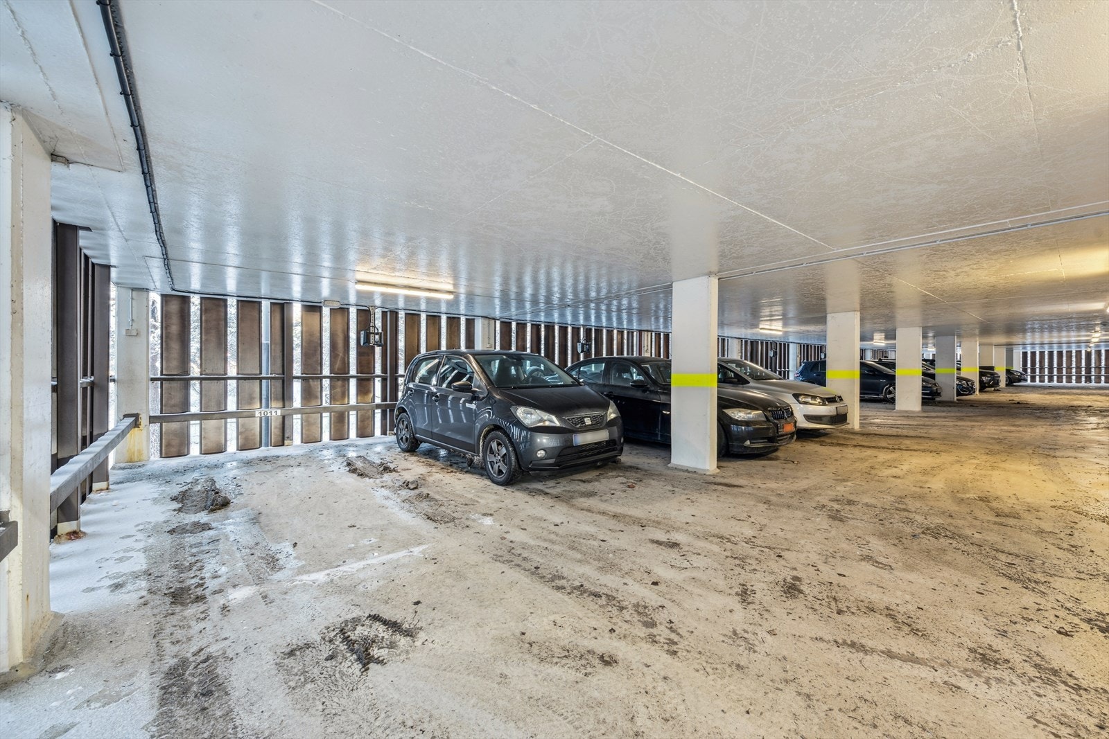 Boligen disponerer 1 garasjeplass felles garasjeanlegg. Det er installert elbil lader. Galleribilde