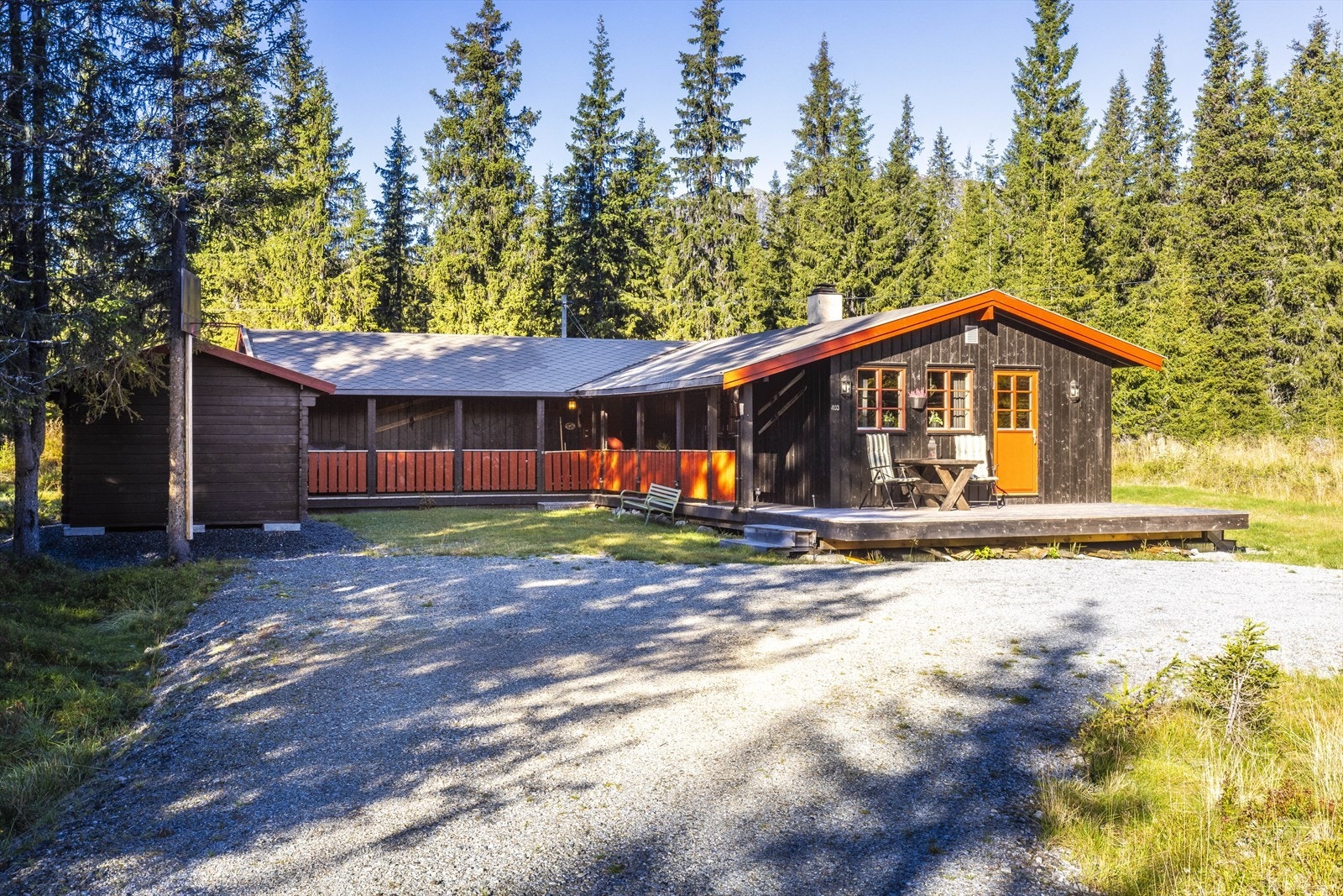 Godt vedlikeholdt hytte på Buin med usjenert beliggenhet- umiddelbar nærhet til skiløype - innlagt vann - helårs bilvei! Galleribilde